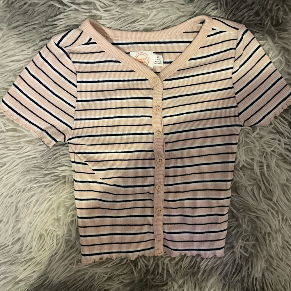 Little girls wonder nation T-shirt. Size XS (4/5)